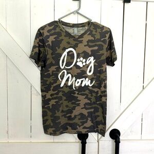 Women’s small “Dog Mom” shirt